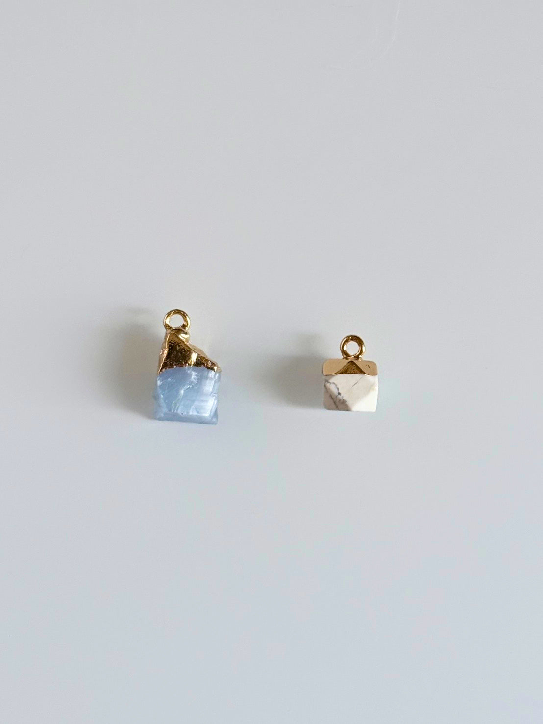 03/13 Aquamarine / Howlite