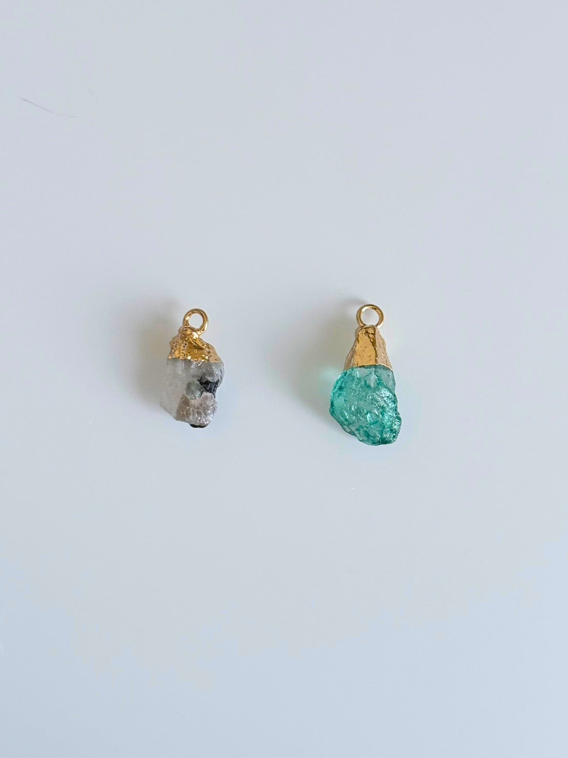 06/25 Moonstone / Emerald