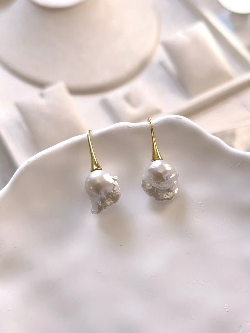 EVA BAROQUE PEARL DROP EARRINGS