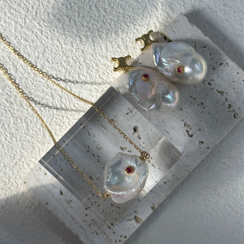 
                      
                        18K Gold Baroque Pearl & Ruby Earrings｜Ruby Bloom
                      
                    