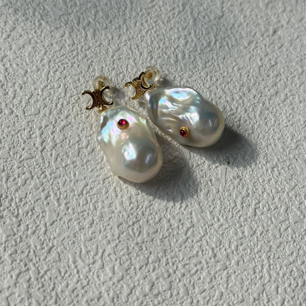 
                      
                        18K Gold Baroque Pearl & Ruby Earrings｜Ruby Bloom
                      
                    