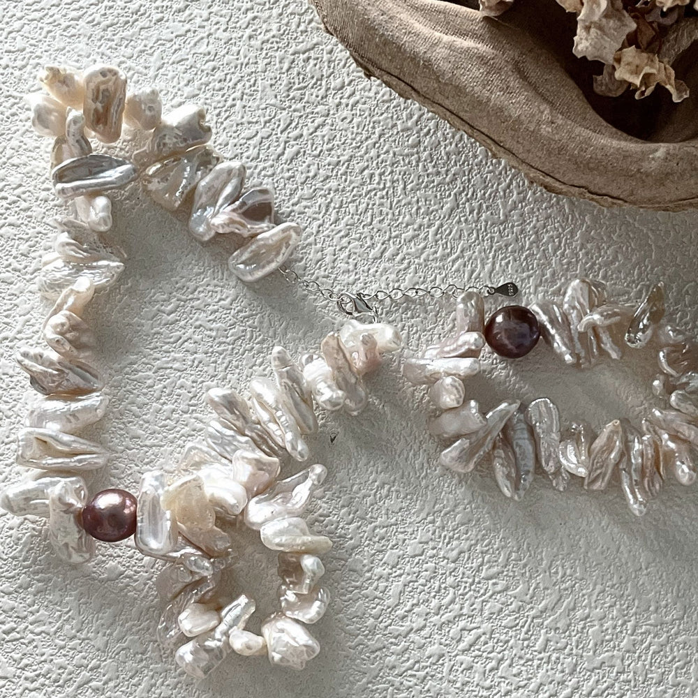 
                      
                        Elegant baroque pearl bracelet with unique shapes and a rich luster for a chic accessory
                      
                    