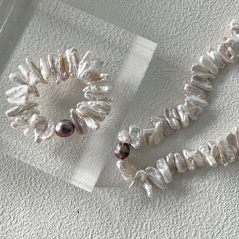 
                      
                        Stunning Baroque Pearl Bracelet featuring unique shapes and a dark pearl accent for elegant style
                      
                    