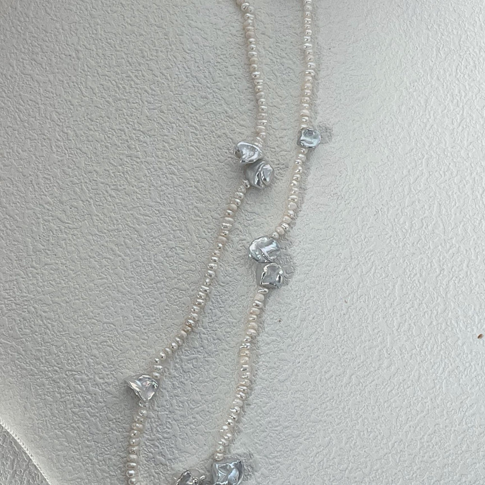 
                      
                        Handcrafted baroque necklace featuring elegant pearls and unique glass accents
                      
                    