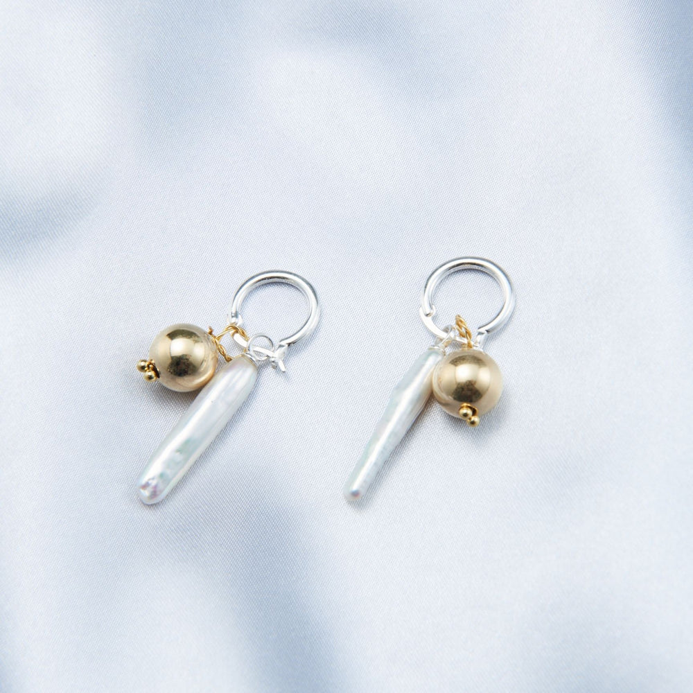
                      
                        Stylish luxury gold pearl earrings featuring unique shapes and elegant design
                      
                    