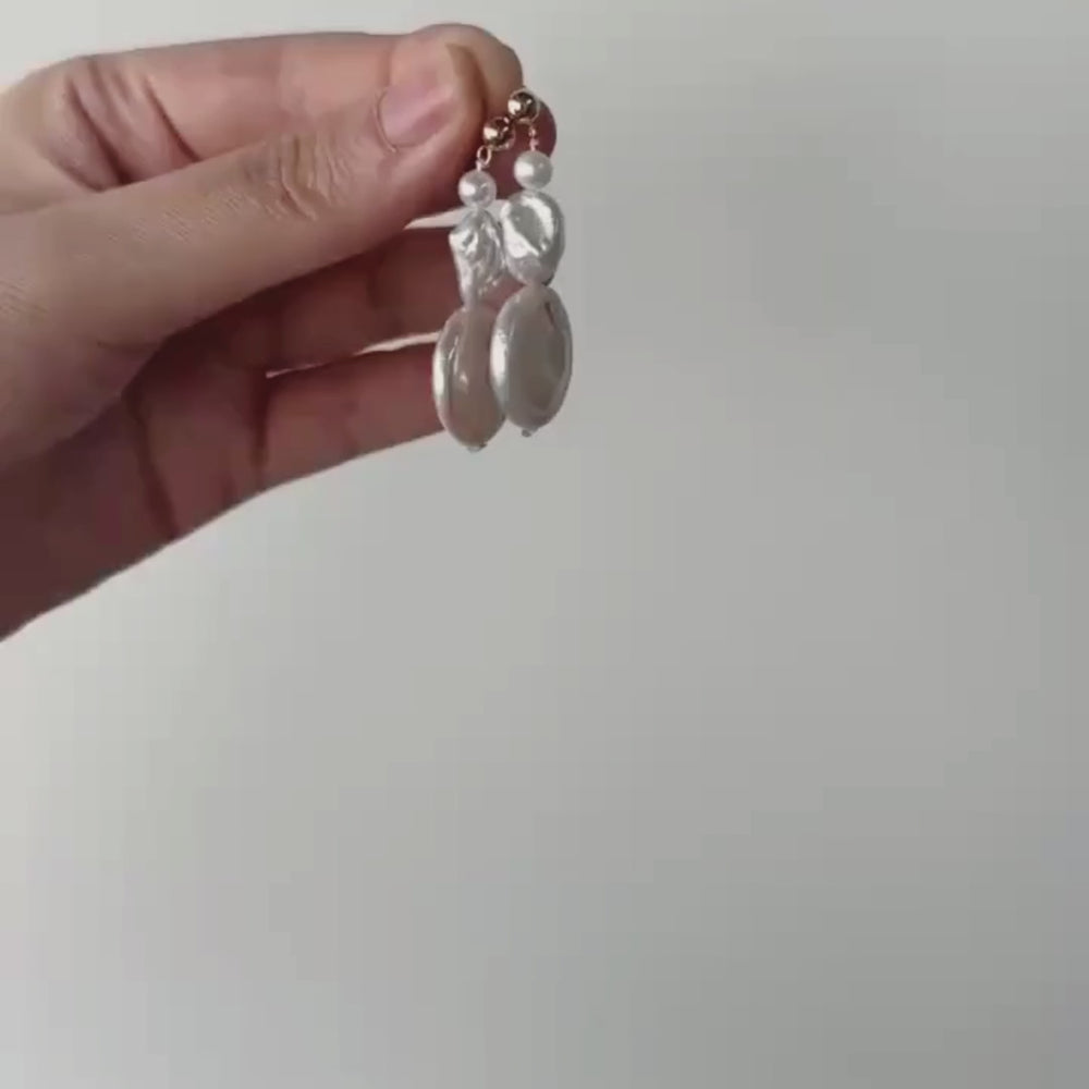 
                      
                        Load and play video in Gallery viewer, 14K Gold Handcrafted Baroque Pearl Earrings｜Soleil &amp;amp; Lune
                      
                    
