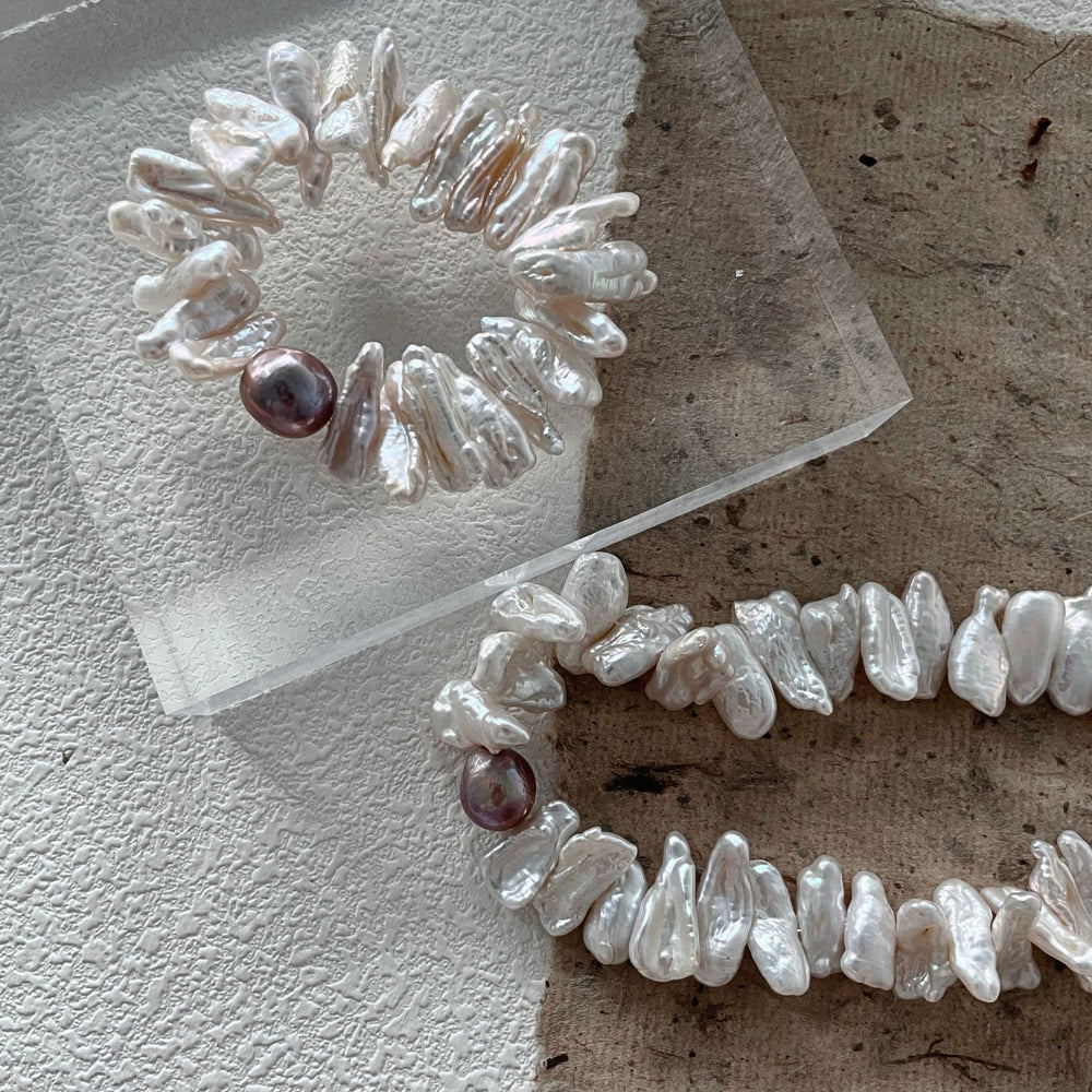 
                      
                        Load and play video in Gallery viewer, Baroque Pearl Bracelet for Elegant Style
                      
                    