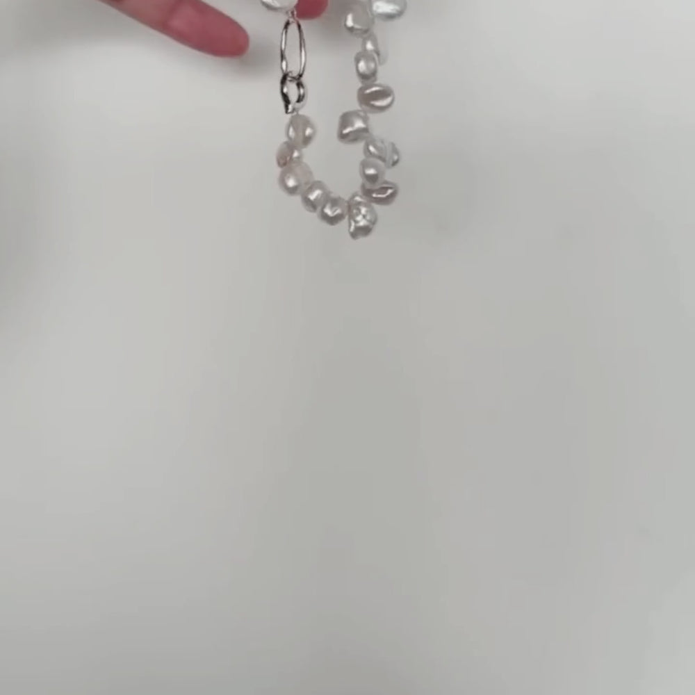 
                      
                        Load and play video in Gallery viewer, S925 Handcrafted Keshi Pearl Bracelet｜Spring Whispers
                      
                    