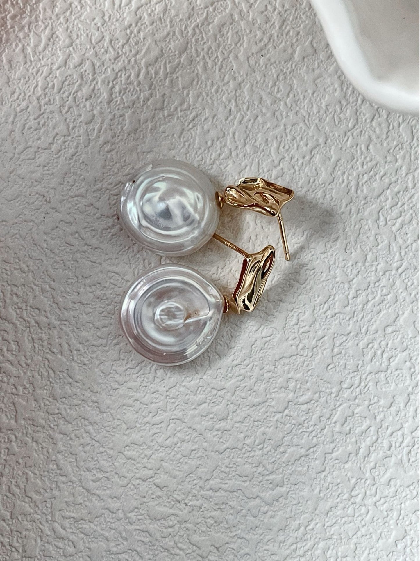 18K Gold Modern Baroque Earrings｜Elegant Pearl Design