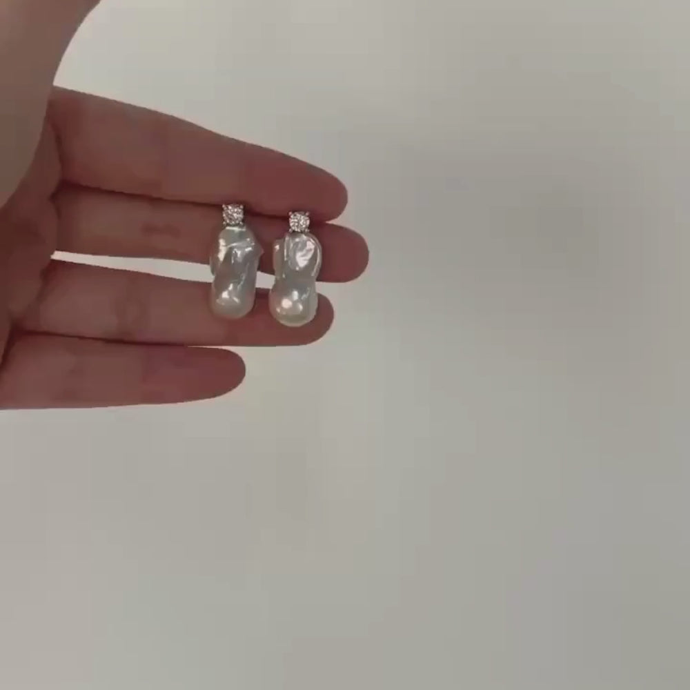 
                      
                        Load and play video in Gallery viewer, S925 Baroque Pearl &amp;amp; Zircon Stud Earrings｜Diana Glow
                      
                    