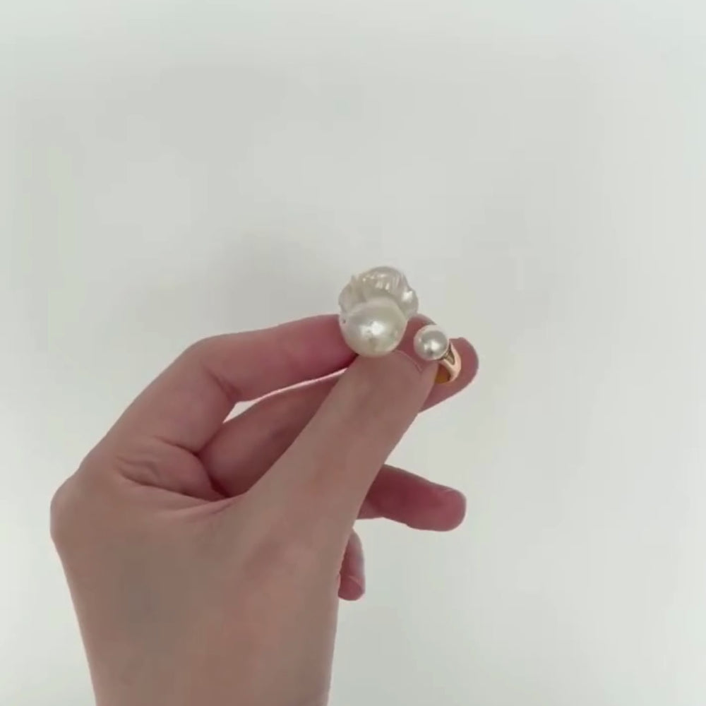
                      
                        Load and play video in Gallery viewer, 18K Gold Handcrafted Baroque Pearl Open Ring｜Classic Dialogue
                      
                    
