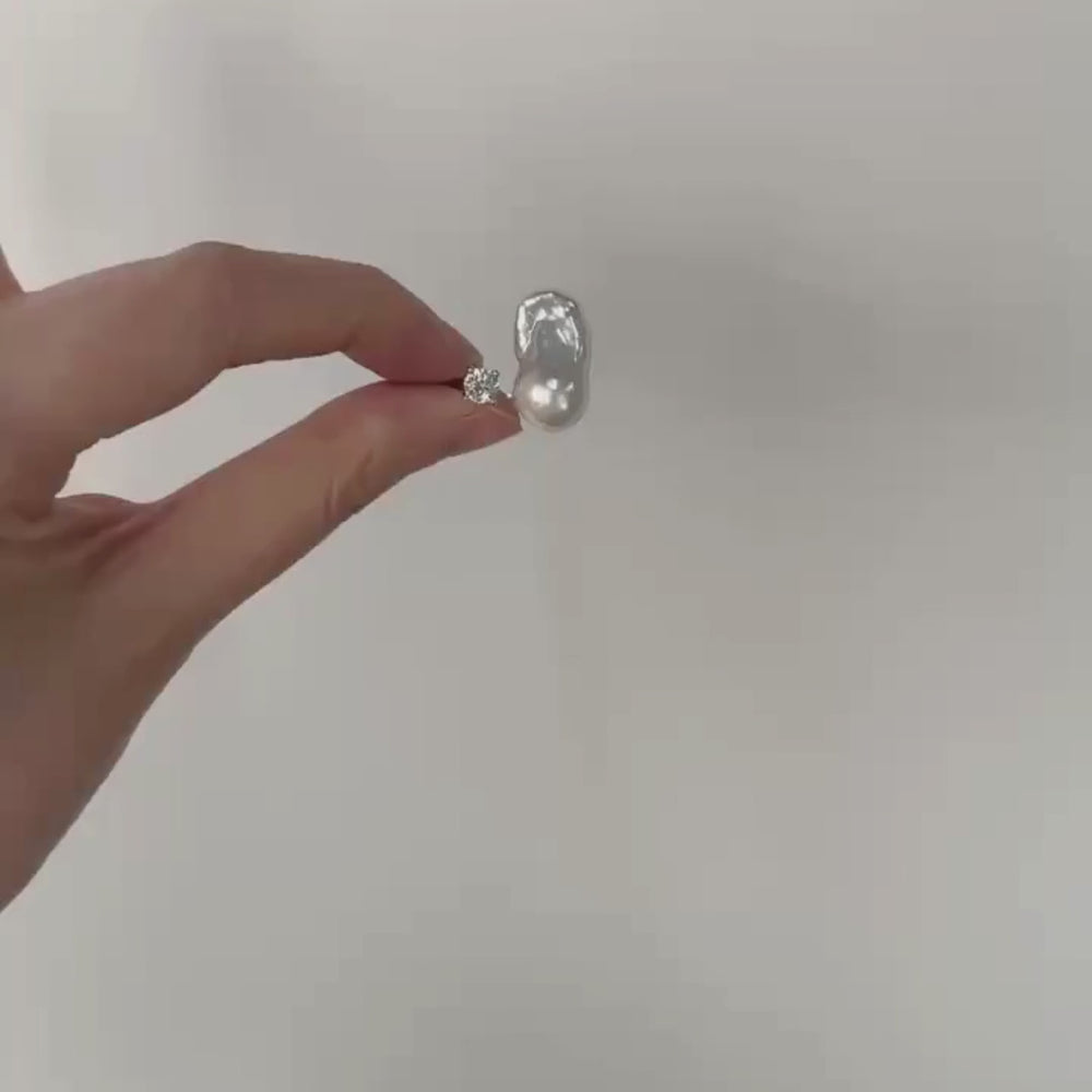 
                      
                        Load and play video in Gallery viewer, S925 Elegant Petite Baroque Pearl Ring with Sparkle
                      
                    
