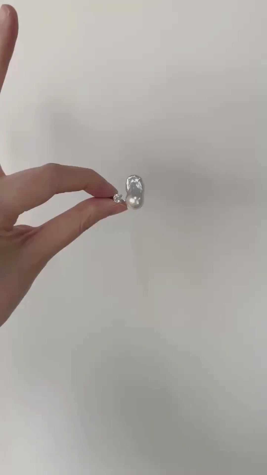 S925 Elegant Petite Baroque Pearl Ring with Sparkle